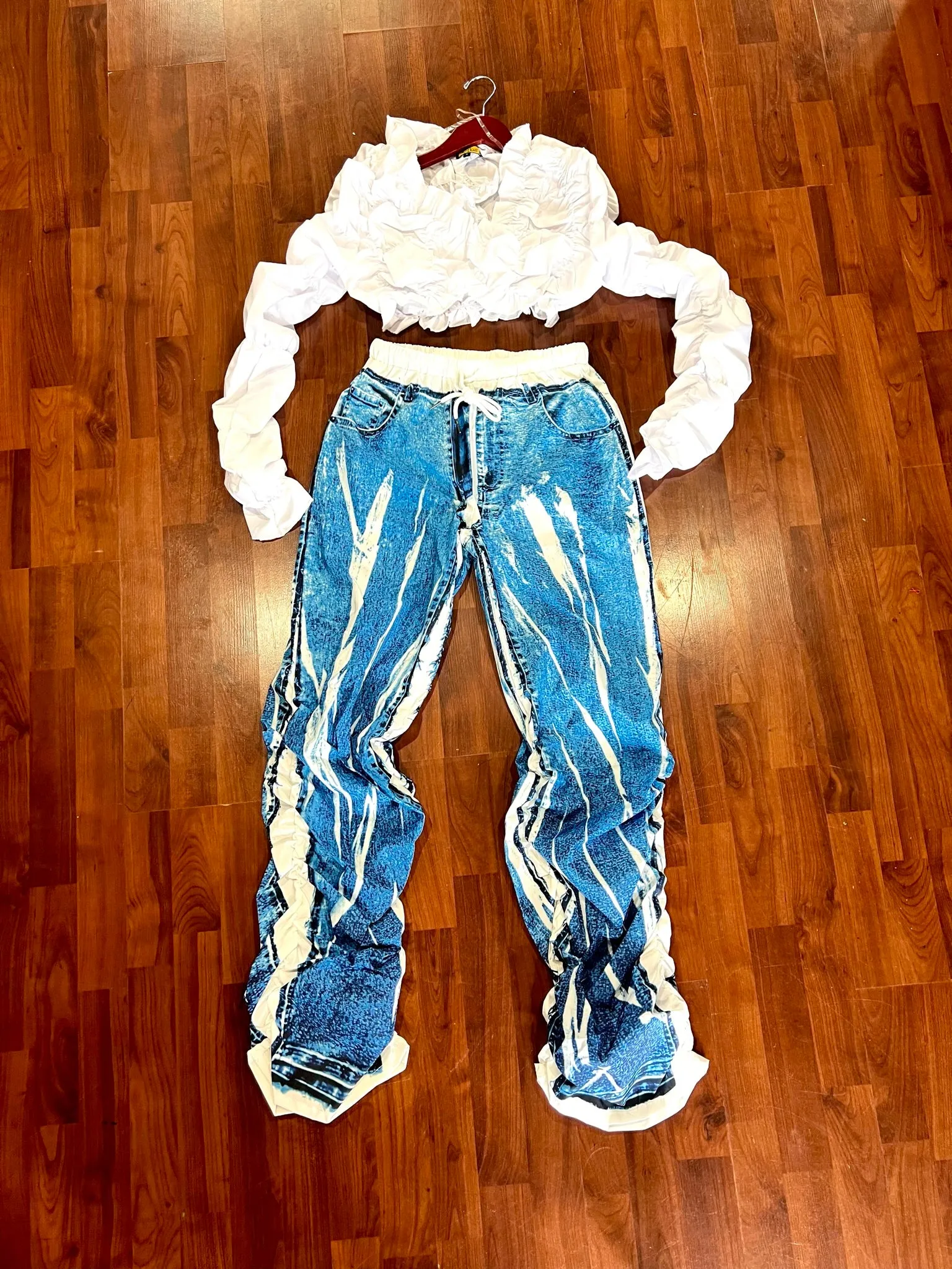 The RYLA Parachute Pants (White/Blue Multi)