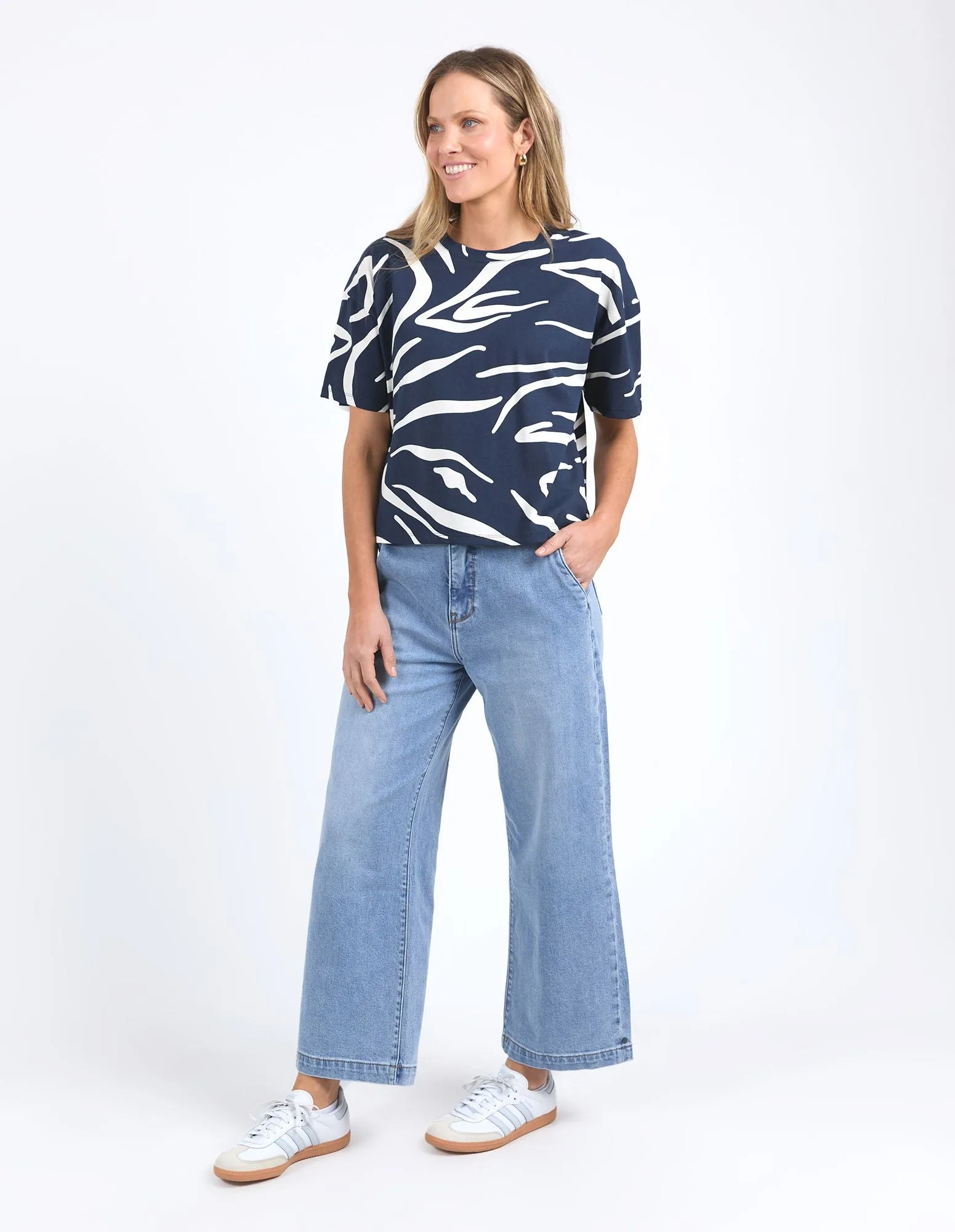 Zuri Tee - Naval Blue